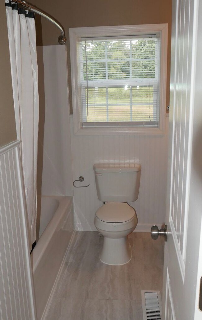 Foto del edificio - 3 Bed 2 Bath House in a Peaceful Setting