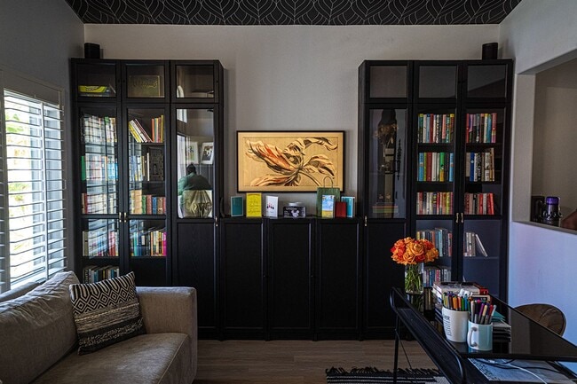 Building Photo - Gorgeously Updated 4 Bedroom 2 Bath Home I...