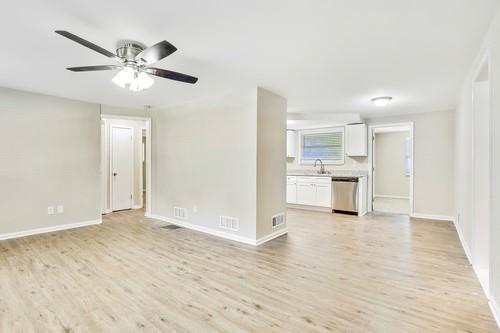 Building Photo - 6265 Lakeview Dr