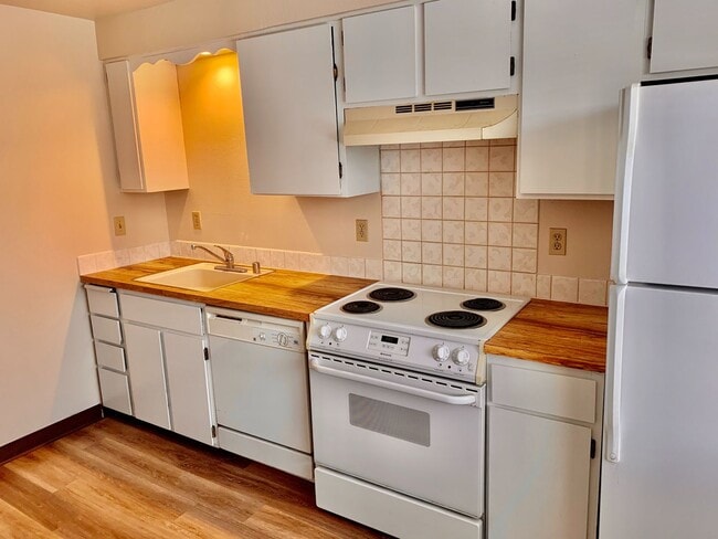 Building Photo - 5414 N Martin St