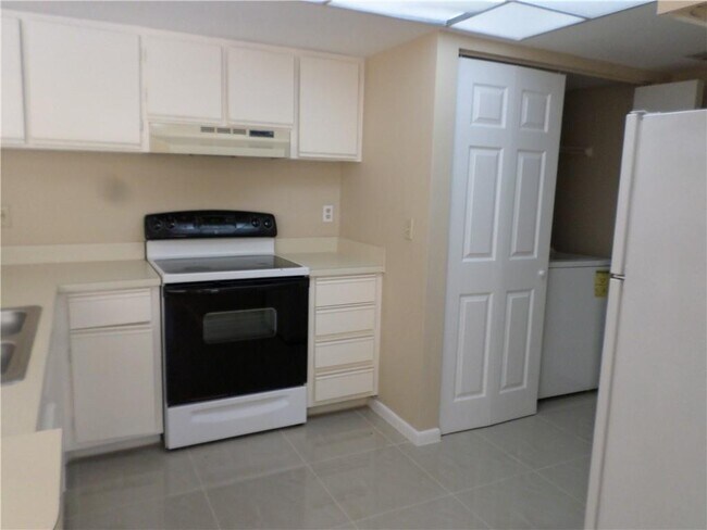 Foto del edificio - 9244 W Atlantic Blvd