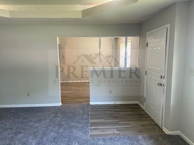 Building Photo - $1350 / mo - 3 Bedroom 2 Bath Duplex -1702...