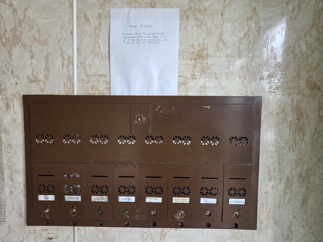 Building Photo - 6527 S Kimbark Ave