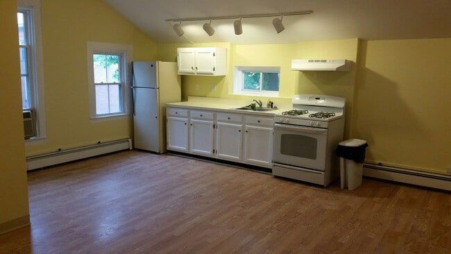 Building Photo - 396 Orange St