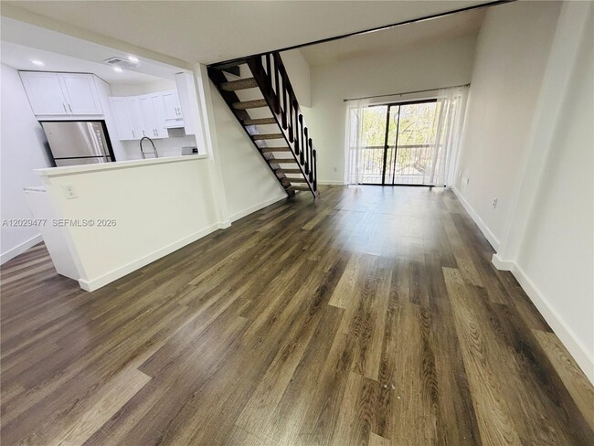 Building Photo - 9429 Fontainebleau Blvd