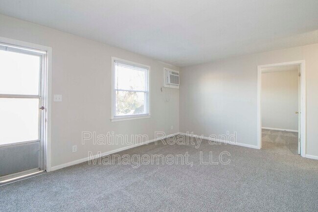 Foto del edificio - 805 Golf View Pl