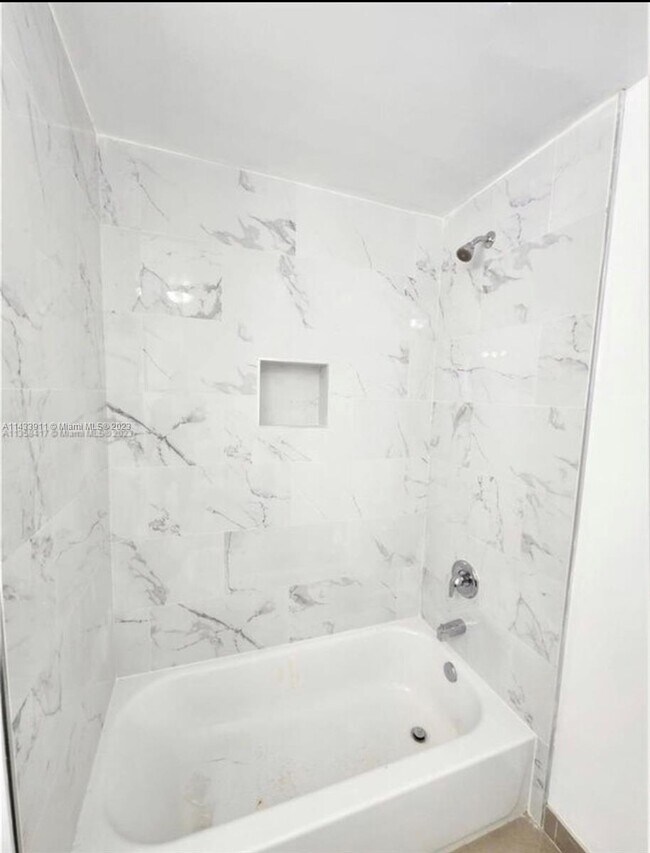 Foto del edificio - 1680 NW 22nd Ct