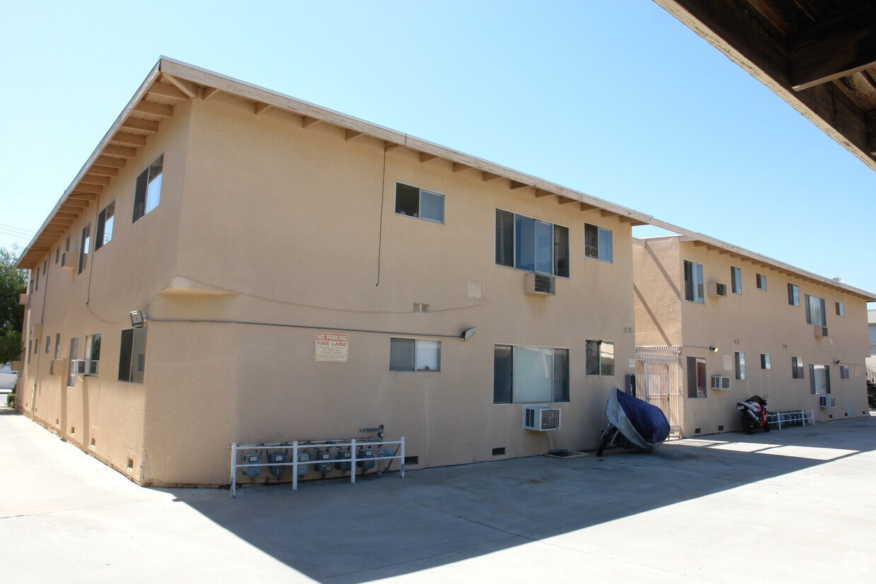 Building Photo - 7450 Canby Ave