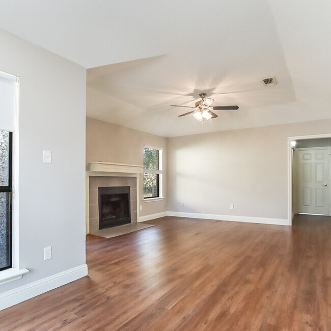 Building Photo - 2024 Wesley Dr