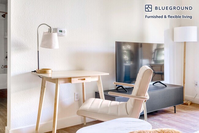 Foto del edificio - 1265 Lakeside Dr