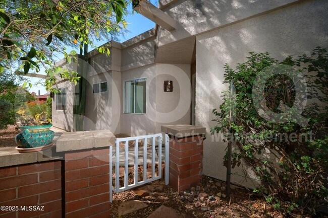 Foto del edificio - 8740 N Johnny Miller Dr