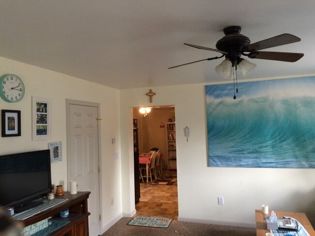 Living room - 326 N Vine St