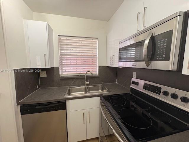 Building Photo - 8893 Fontainebleau Blvd