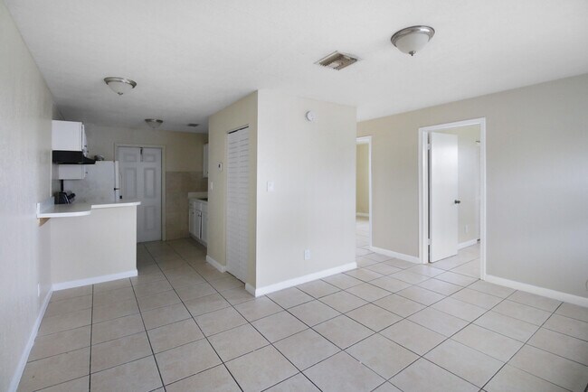 Foto del edificio - 698 SW 4th St
