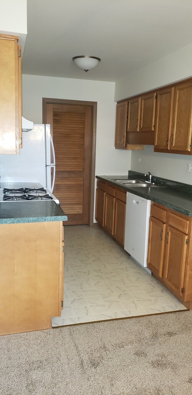 Building Photo - 337 Sandhurst Ln