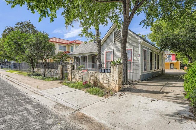 Foto del edificio - 1013 E 3rd St