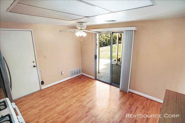 Foto del edificio - 3 Bedroom Home For Rent in Canyon Country