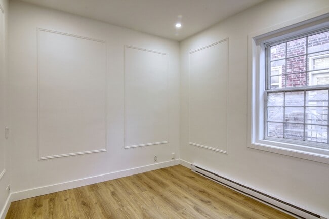 Building Photo - 2060 Rue du Fort