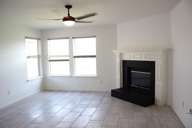 Building Photo - TWO WEEKS FREE RENT!!!!! Newly Remodeled K...