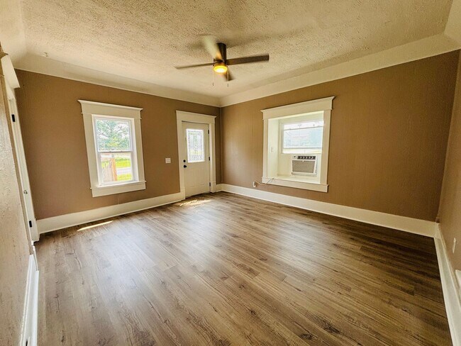 Foto del edificio - 404 N Georgie Ave