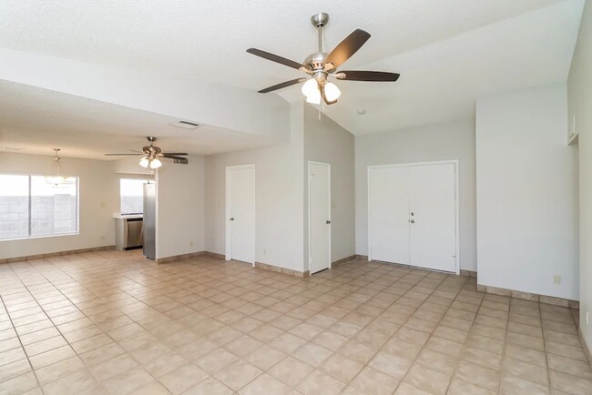 Building Photo - 5140 N 69th Ave