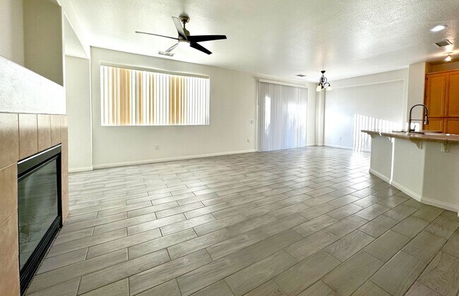 Foto del edificio - COMING SOON! BEAUTIFUL 3 Bedroom / 2 Bathr...