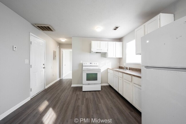 Foto del edificio - "Cozy 2-Bedroom Retreat in Indianapolis – ...