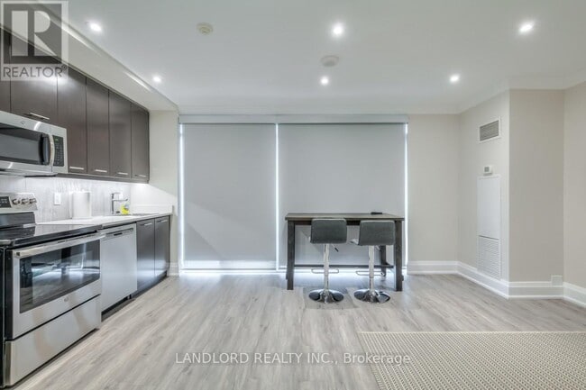 Building Photo - 360-2360 Square One Dr