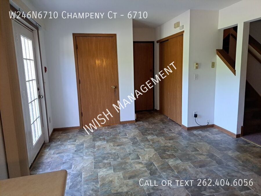 Foto del edificio - W246N6710 Champeny Ct