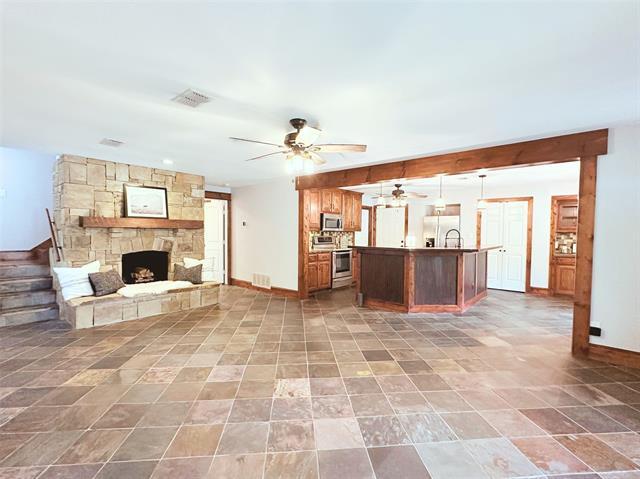 Foto del edificio - 3024 Hillcrest Ct