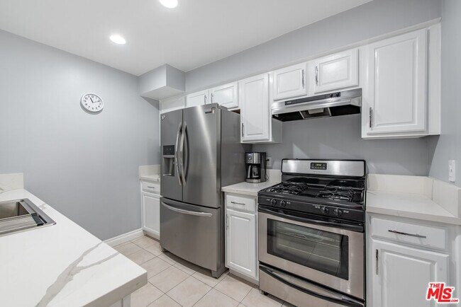 Foto del edificio - 14960 Victory Blvd