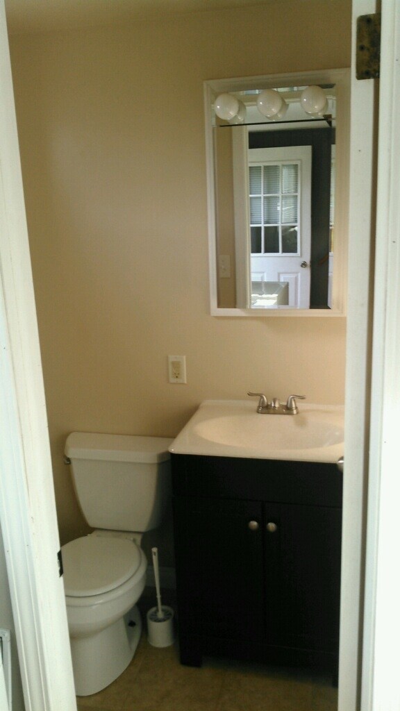 Powder room - 325 N Nichols St