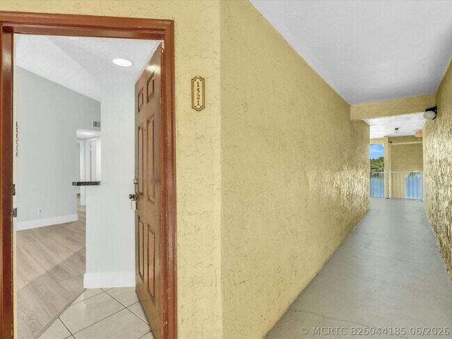 Building Photo - 731 Vista Isles Dr
