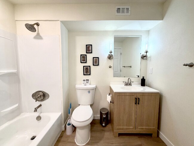 Foto del edificio - 6431 Binder Dr