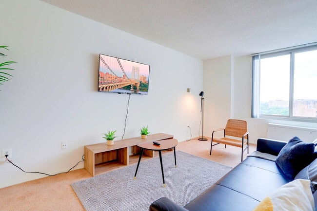 Building Photo - 1600 S Eads St