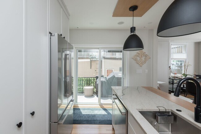 Building Photo - Modern Luxury Duplex in South Boston