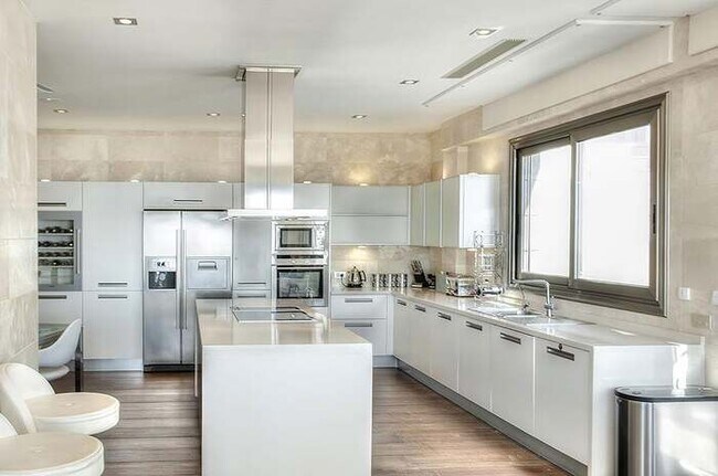 Building Photo - Modern Mansion