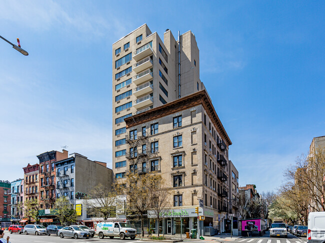 Foto del edificio - 240 E 10th St