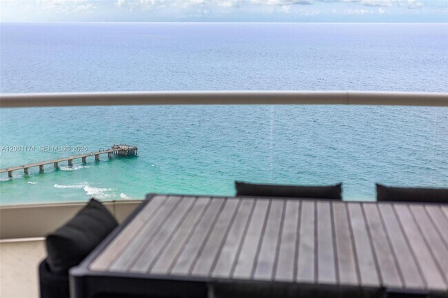 Foto del edificio - 16051 Collins Ave