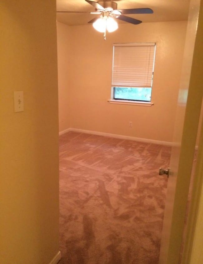 Building Photo - 2500 Hickory Dr