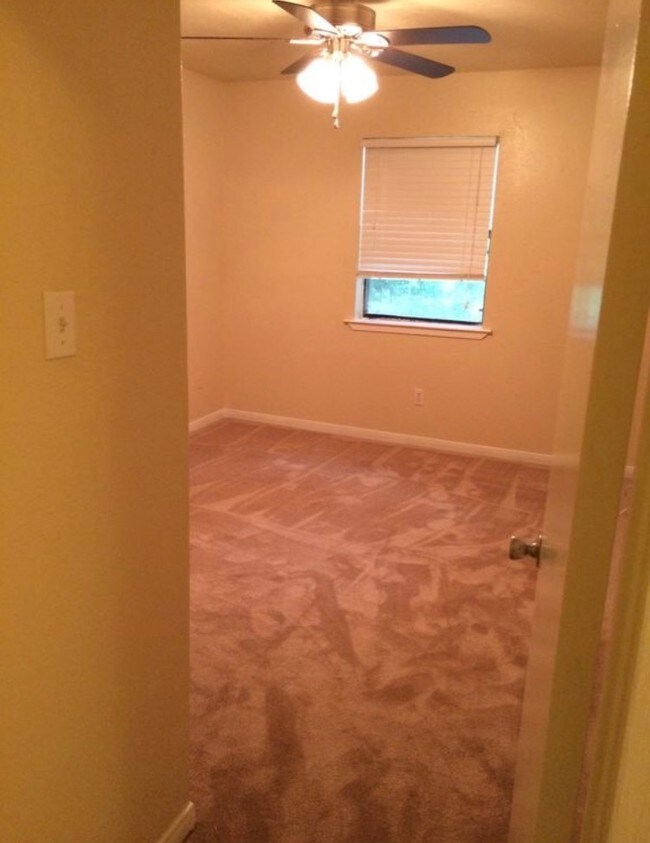 Foto del edificio - 2500 Hickory Dr