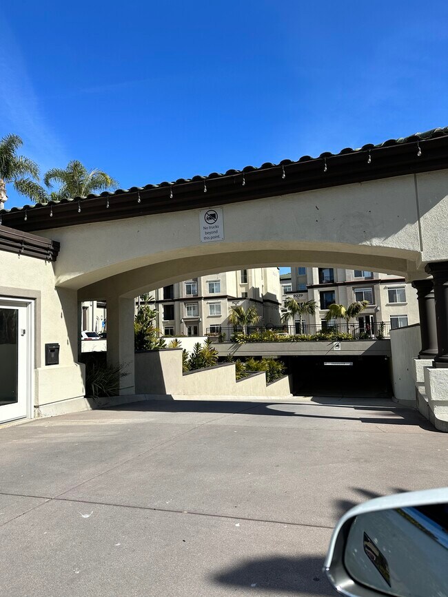 Foto del edificio - 9263 Regents Rd