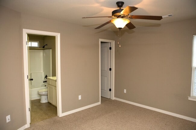 Building Photo - Available August 1st! 4-Bedroom, 3.5-Bathr...