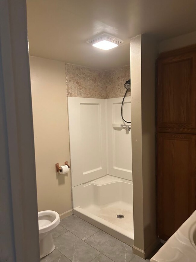 Building Photo - 30 W 7th St