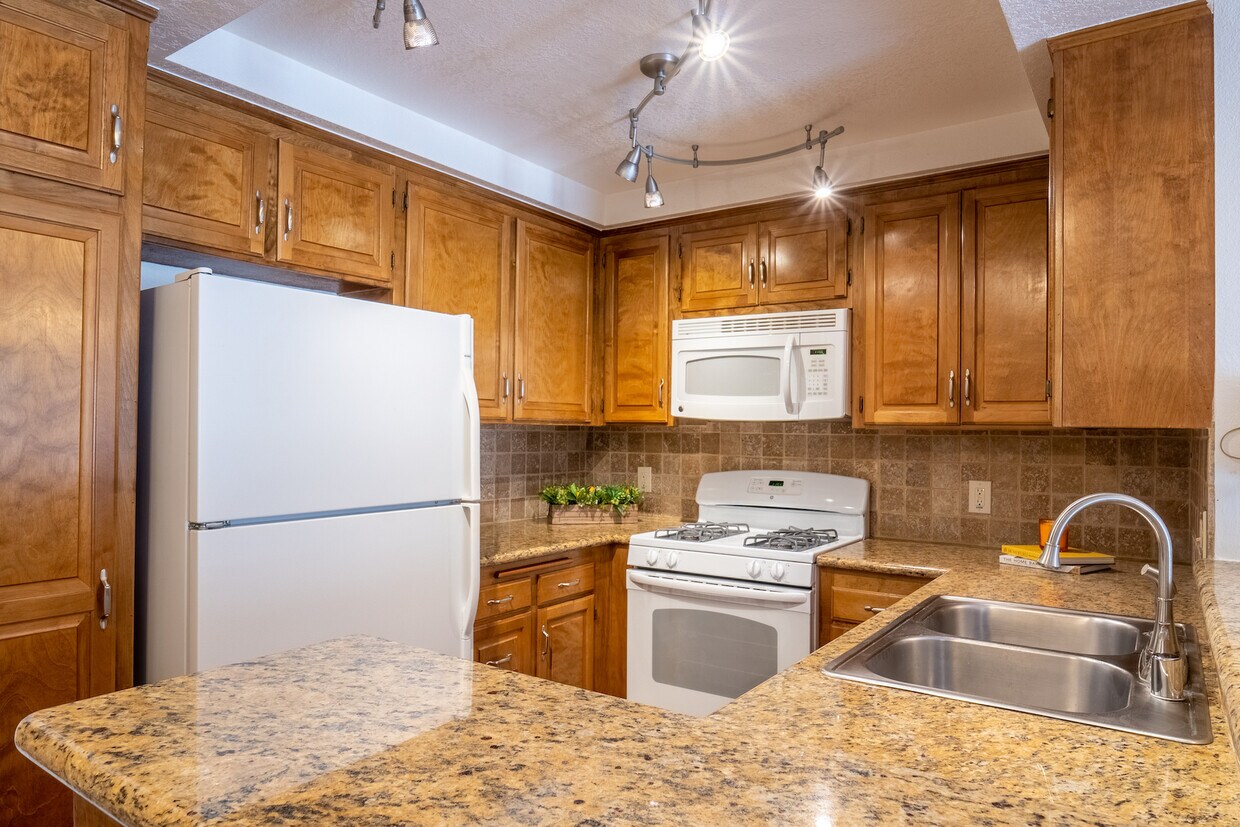 Luxe Kitchen - 8601 Falmouth Ave