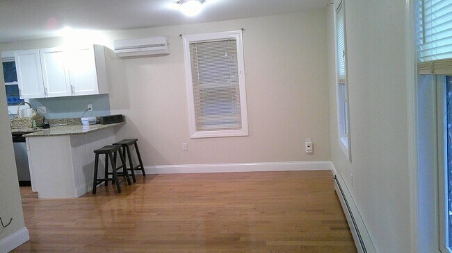 Building Photo - 105 Flagg St