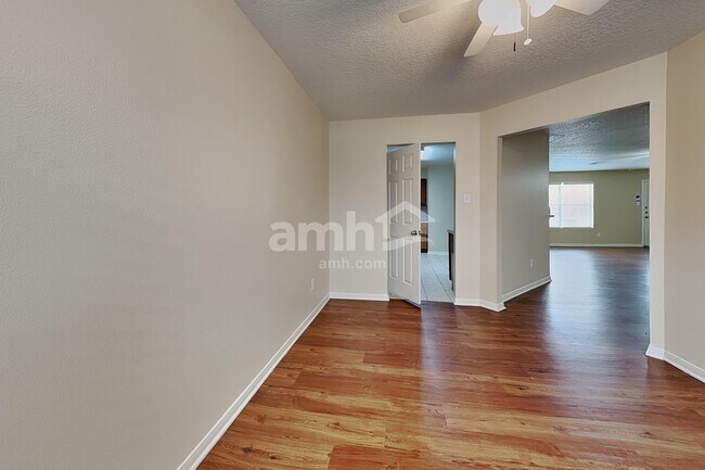 Foto del edificio - 5602 Darby Square Trl