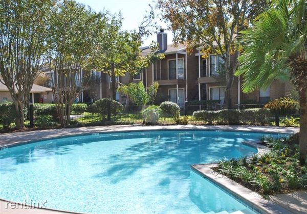 Building Photo - 5550 Holly View Dr
