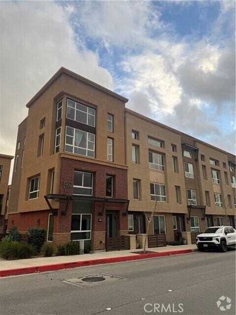 Building Photo - 422 W Rte 66