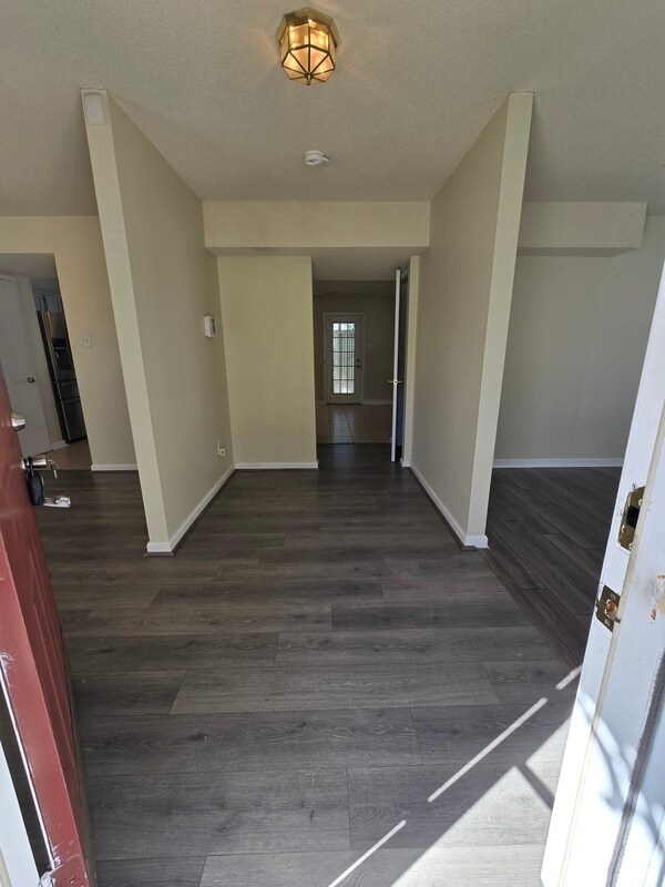 Building Photo - 3306 Clearview Dr